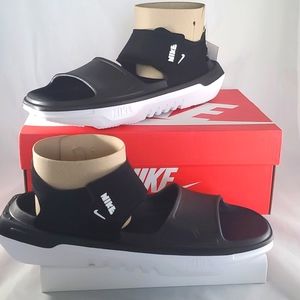 Youth Nike Sandals (boys 6 is womens 7.5, boys 7 is equivalent to women's 8.5